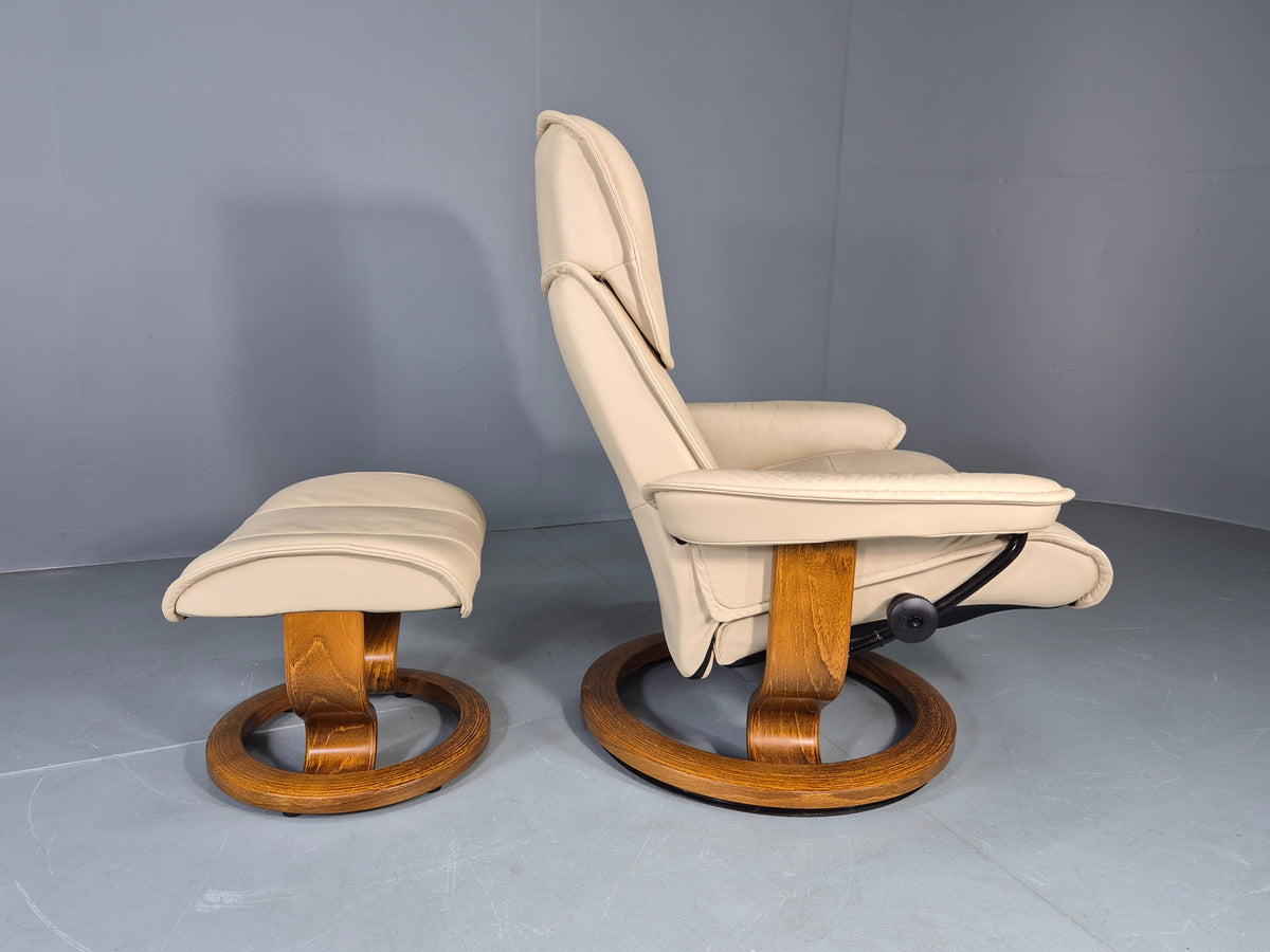 Vintage Stressless Chair and Stool Cream Leather Ekornes Original 1990s EB13078