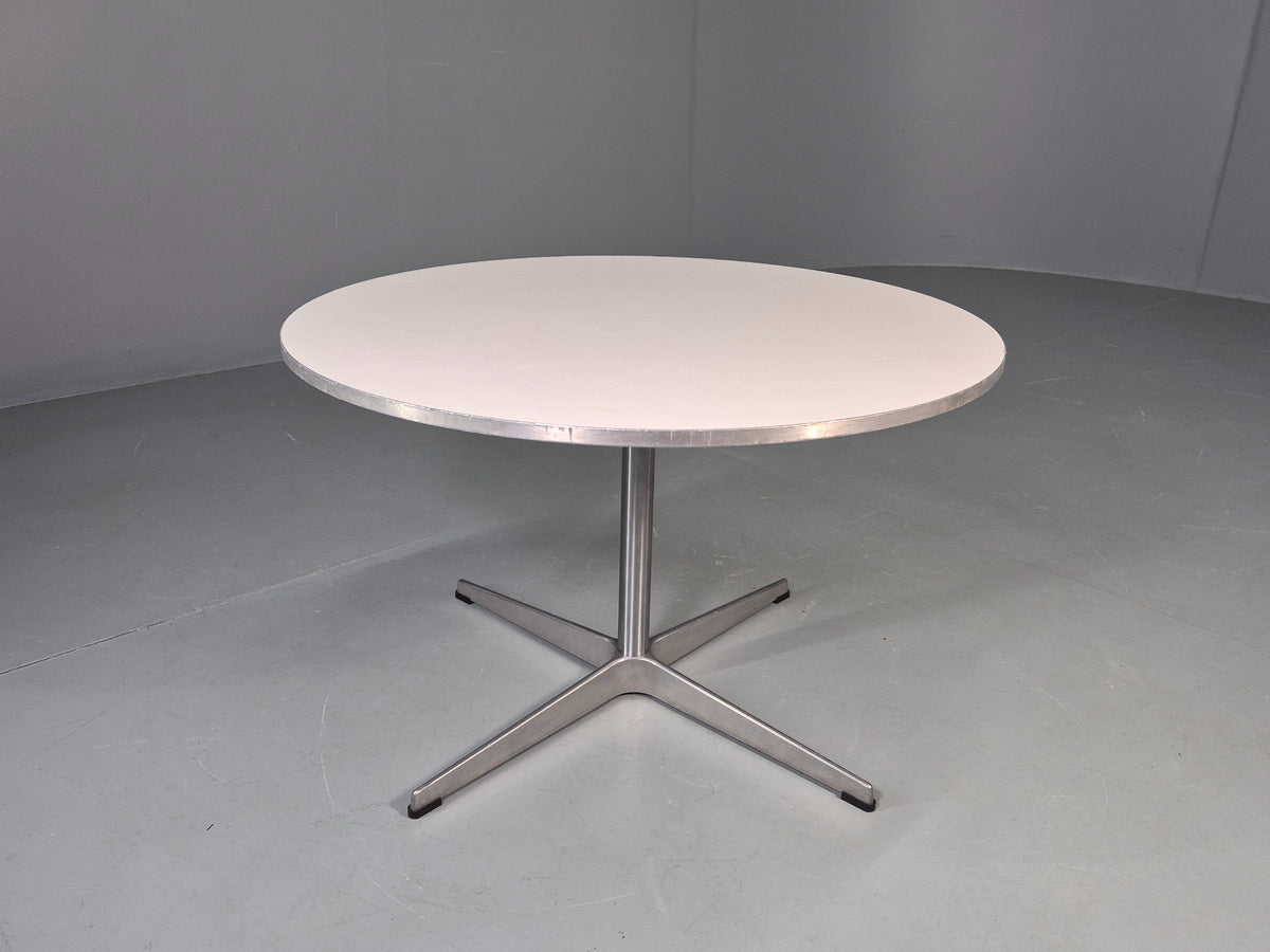 Vintage Fritz Hansen Circular Occasional Table Arne Jacobsen Design EB13004