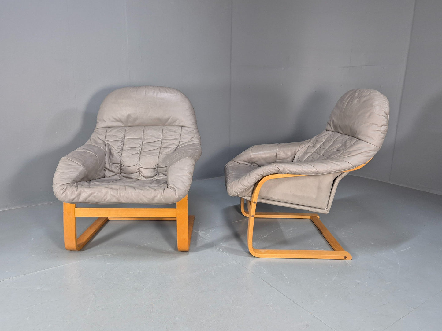 2 Vintage 1980s Leather Lounge Chairs Bentwood Frames Danish Retro MCM EB09253