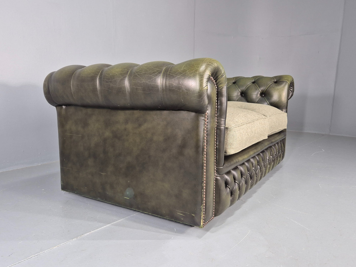 Vintage 2 Seater Sofa Green Chesterfield New Cushions Classic  EB11937