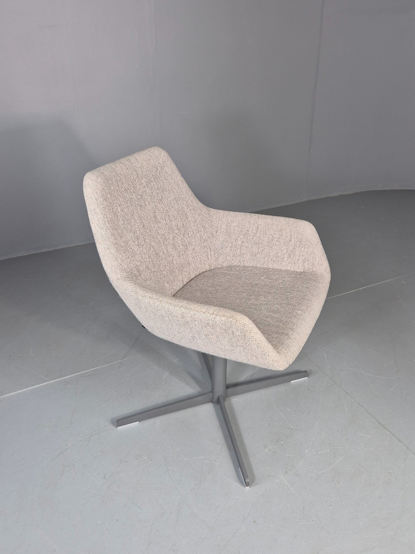 Vintage Swivel Tub Chair Hitch Mylius Modern Design Retro Cream  EB12843