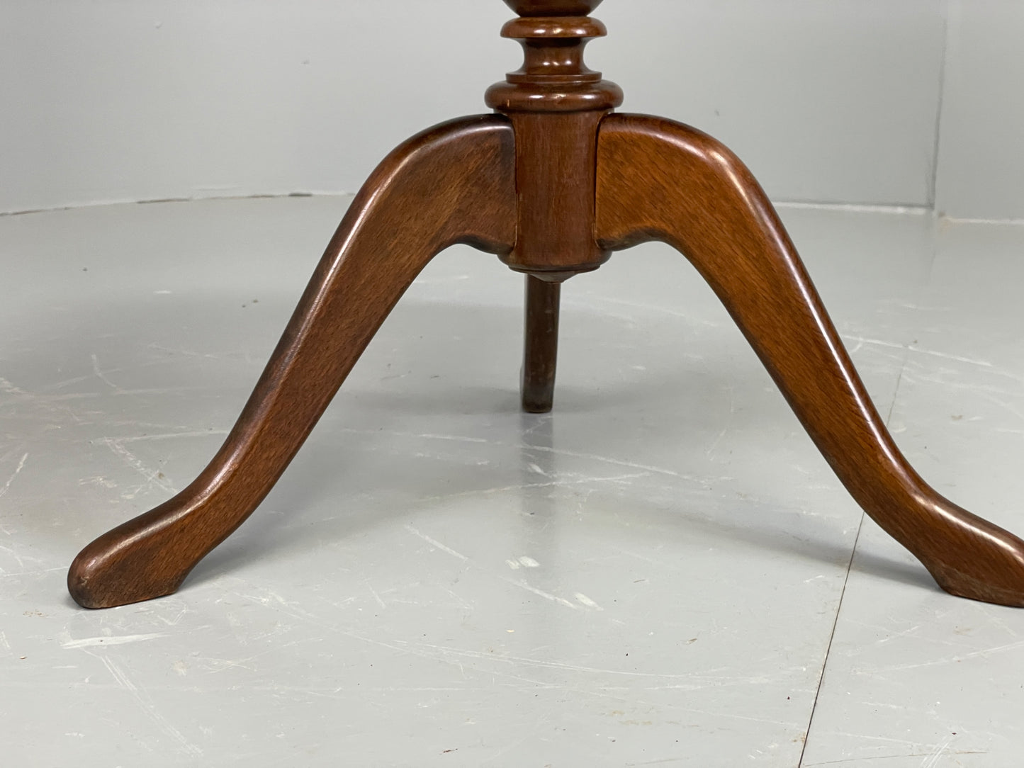 Vintage Circular Side Table 1950s Danish Walnut Mahogany Coffee Table EB12276