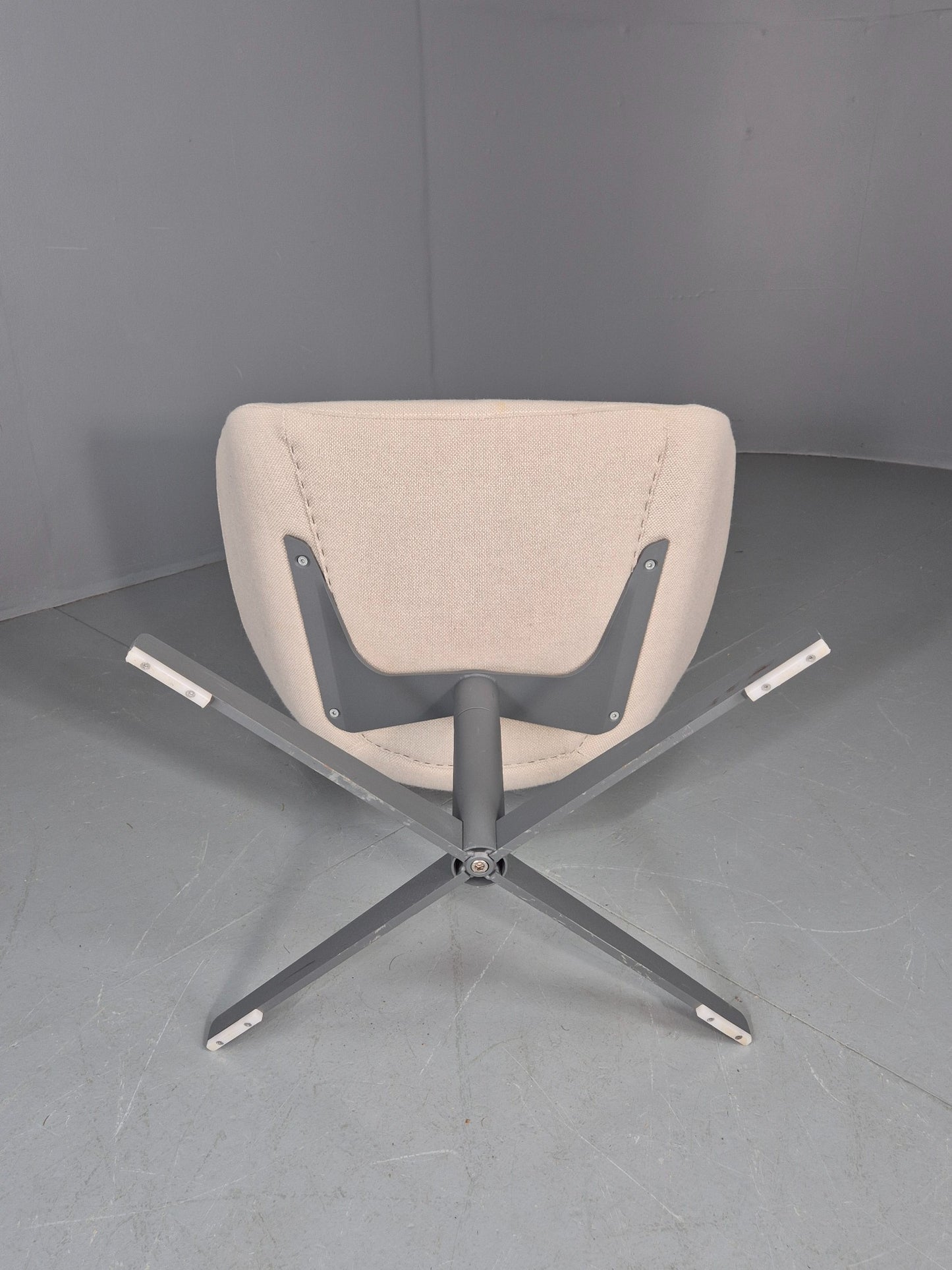 Vintage Swivel Tub Chair Hitch Mylius Modern Design Retro Cream EB12849