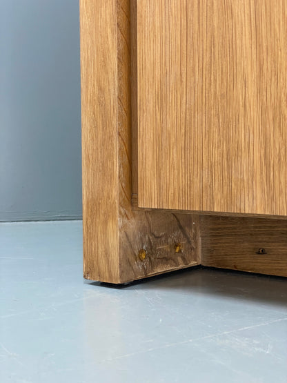 Contemporary Oak Sideboard Solid Doors Drawers Bi-fold Golden EB12287