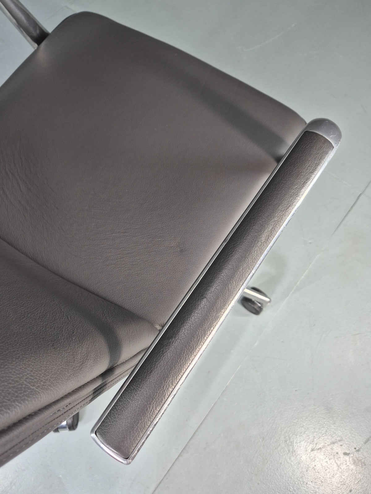 Modern Design Brunner Finasoft Conference Chair Grey Leather EB12997