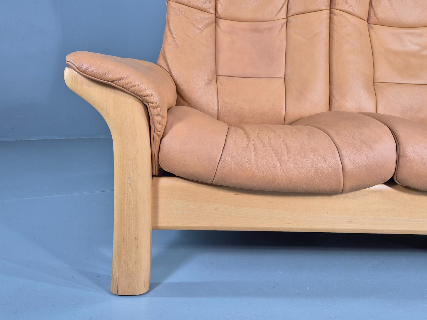 Vintage Stressless Windsor 2 seater Sofa Tan Leather Blonde Wood Frame Eb12590