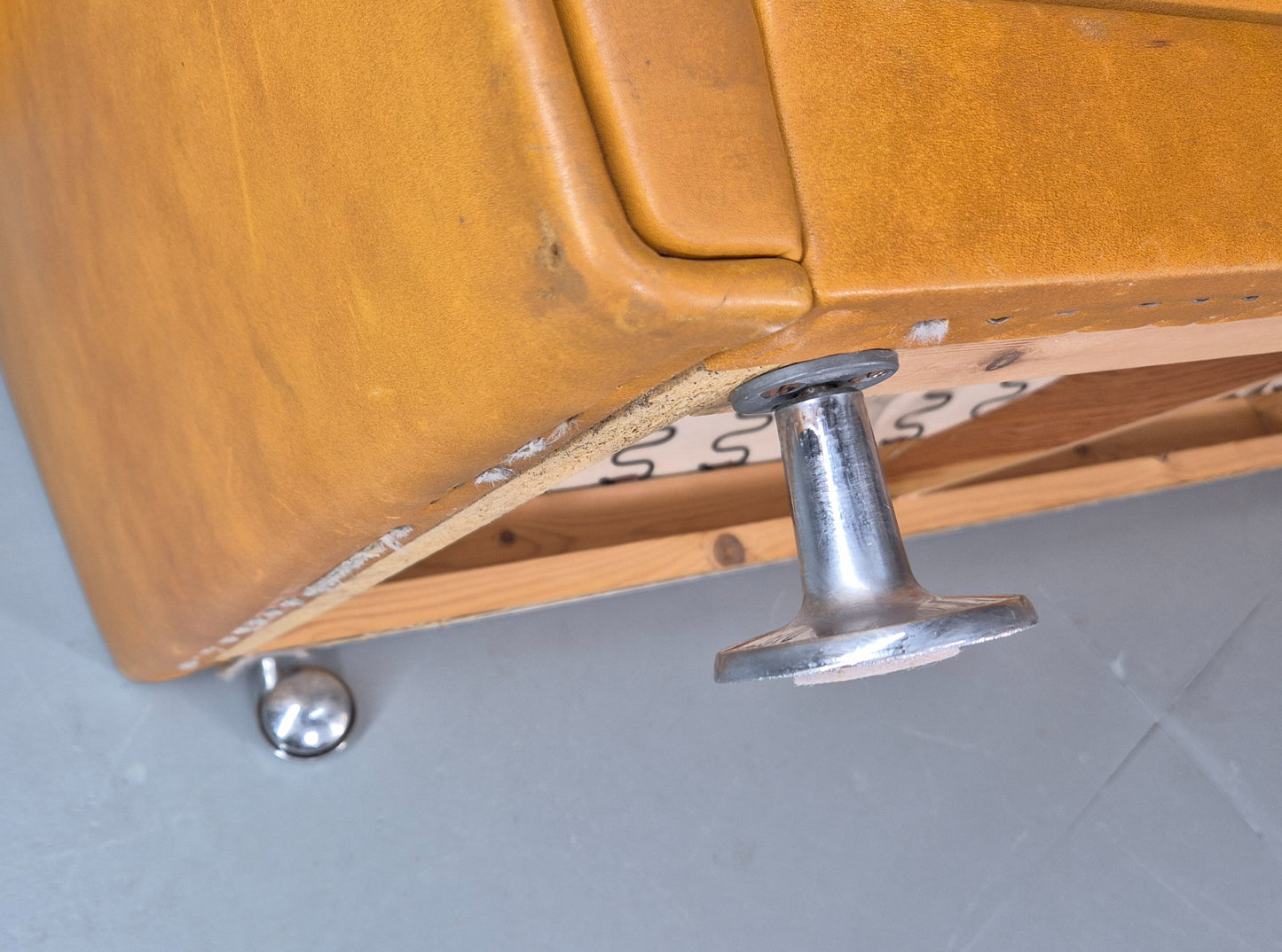 Vintage 3 Seater Mid Century Sofa Tan Leather 1970s Retro Chrome Feet  EB11773