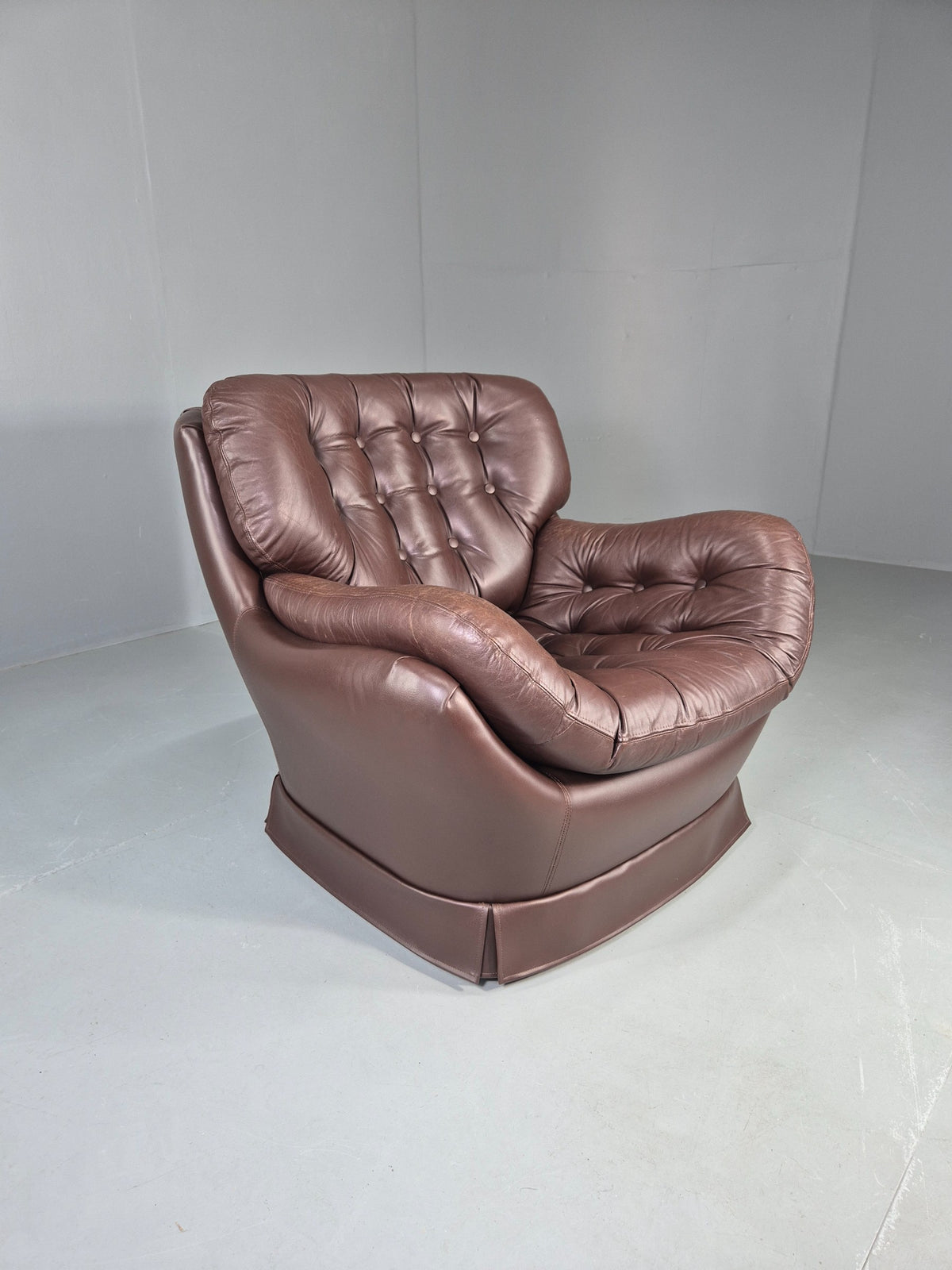 A Vintage Danish Leather and Vinyl Lounge Chair 1980s Retro MCM  EB13091
