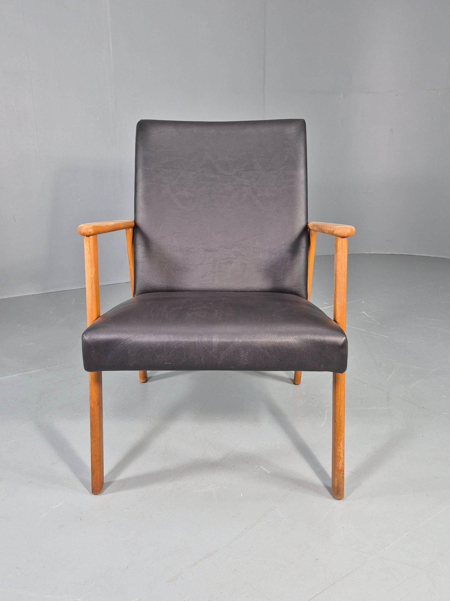 Vintage Teak Mid Century Lounge Chair 1960s Retro Black Vinyl  EB12690