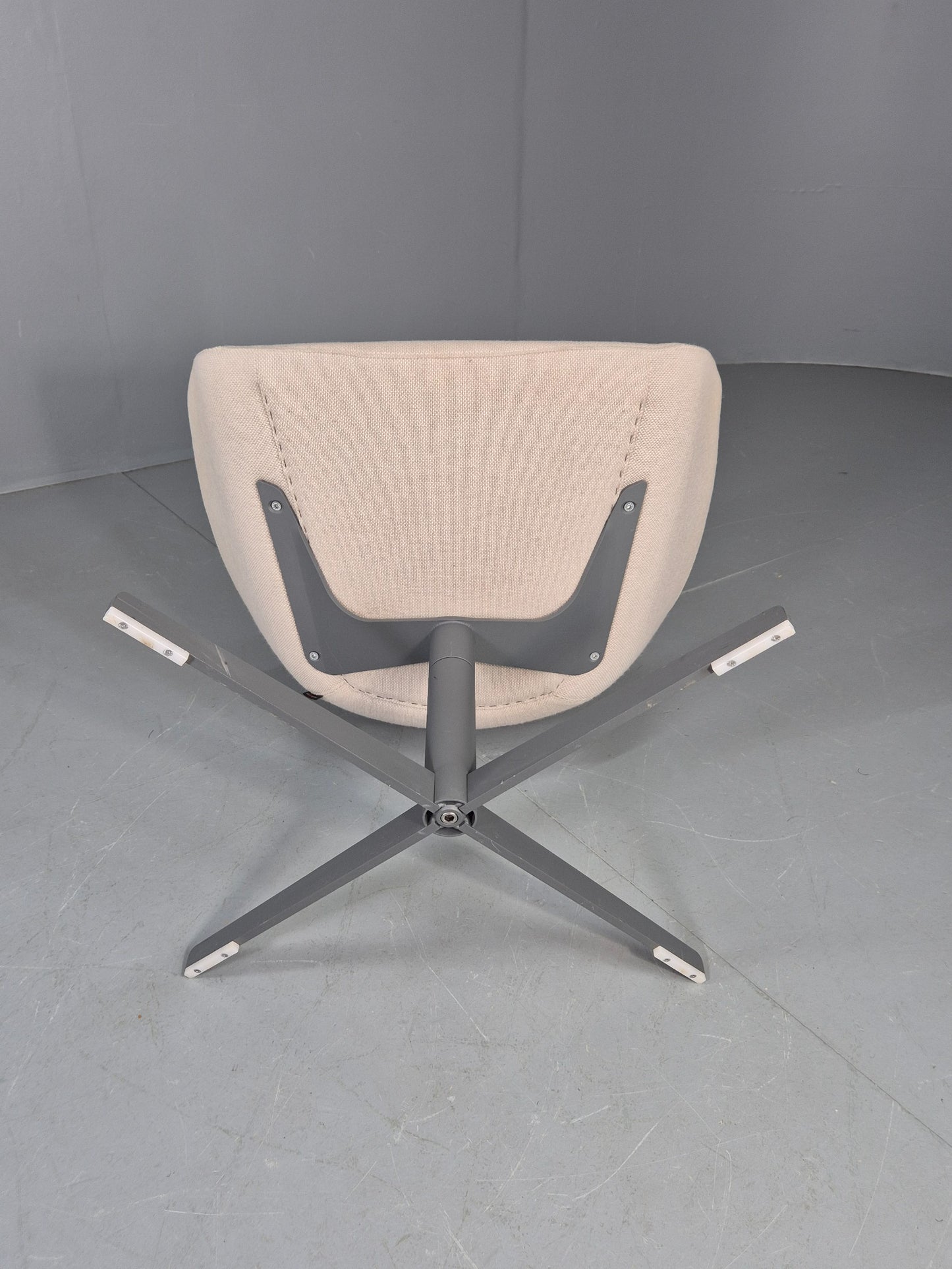 Vintage Swivel Tub Chair Hitch Mylius Modern Design Retro Cream EB12848