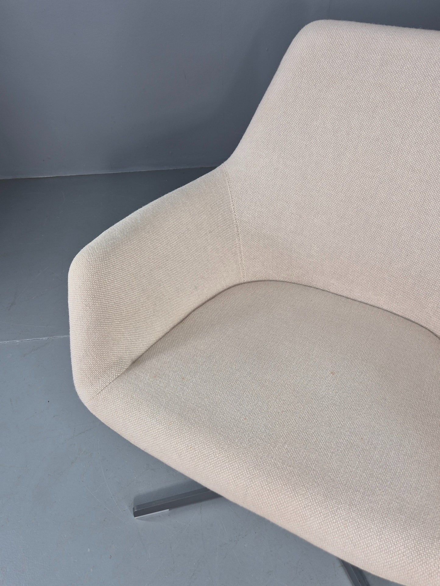 Vintage Swivel Tub Chair Hitch Mylius Modern Design Retro Cream EB12846
