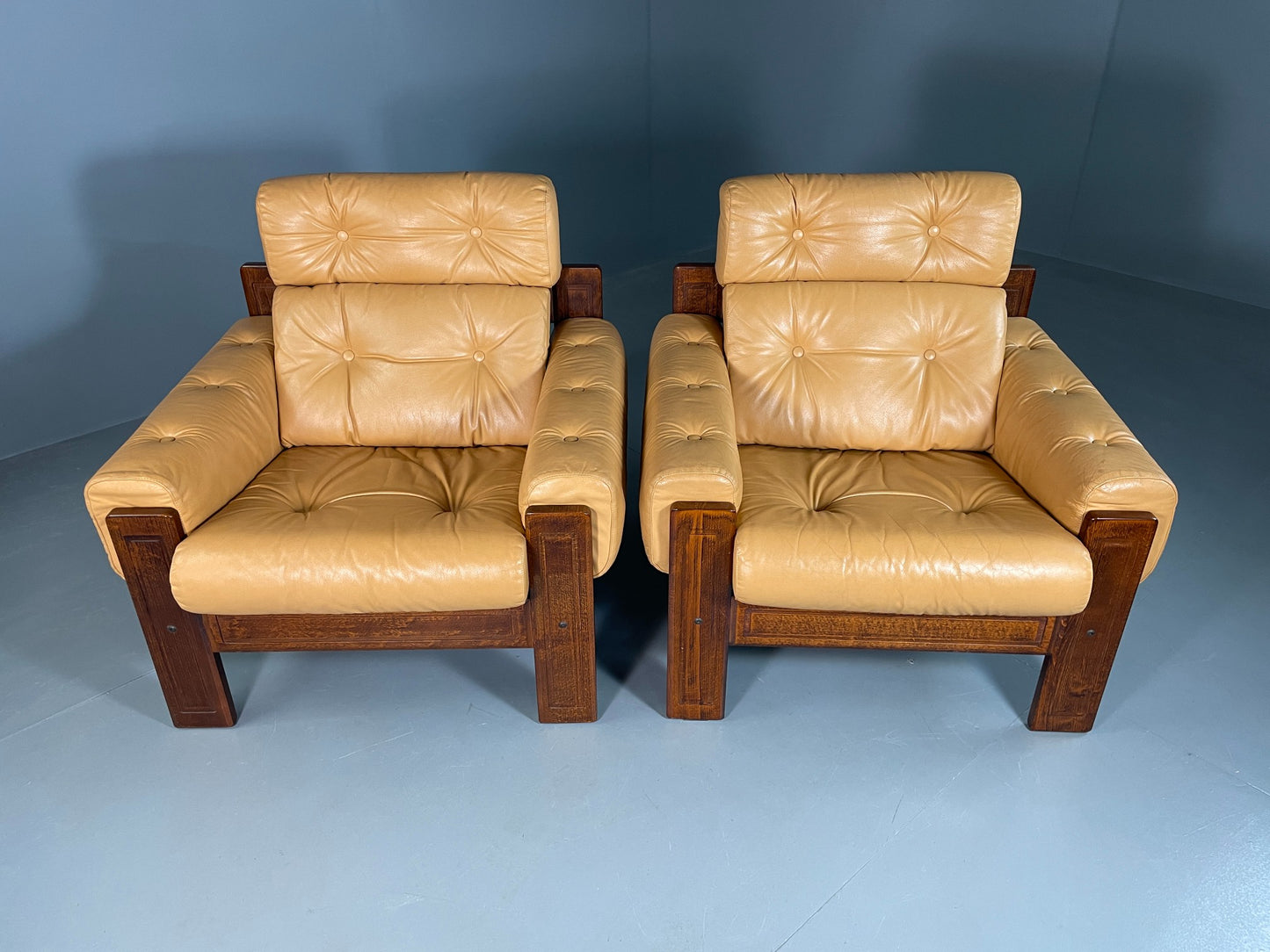 2 Vintage Ekornes Lounge Chairs Caramel Leather 1980s Retro MCM EB06937