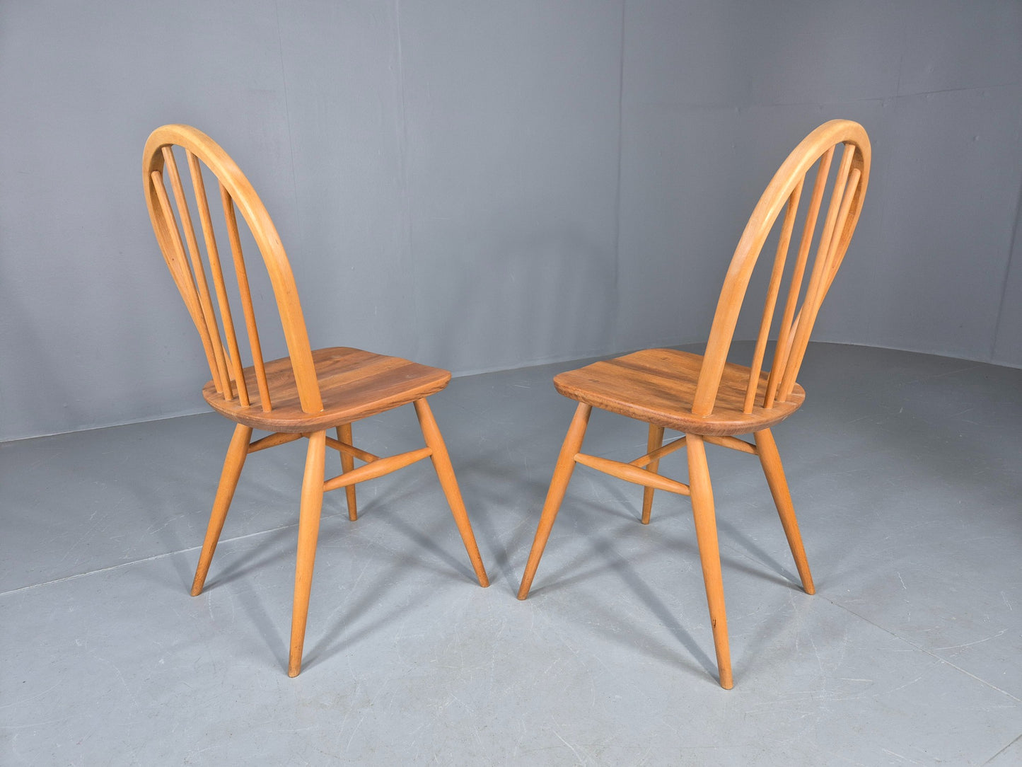 2 Ercol Windsor Chairs Elm and Beech 4 Stick Model 1960s Retro EB12269