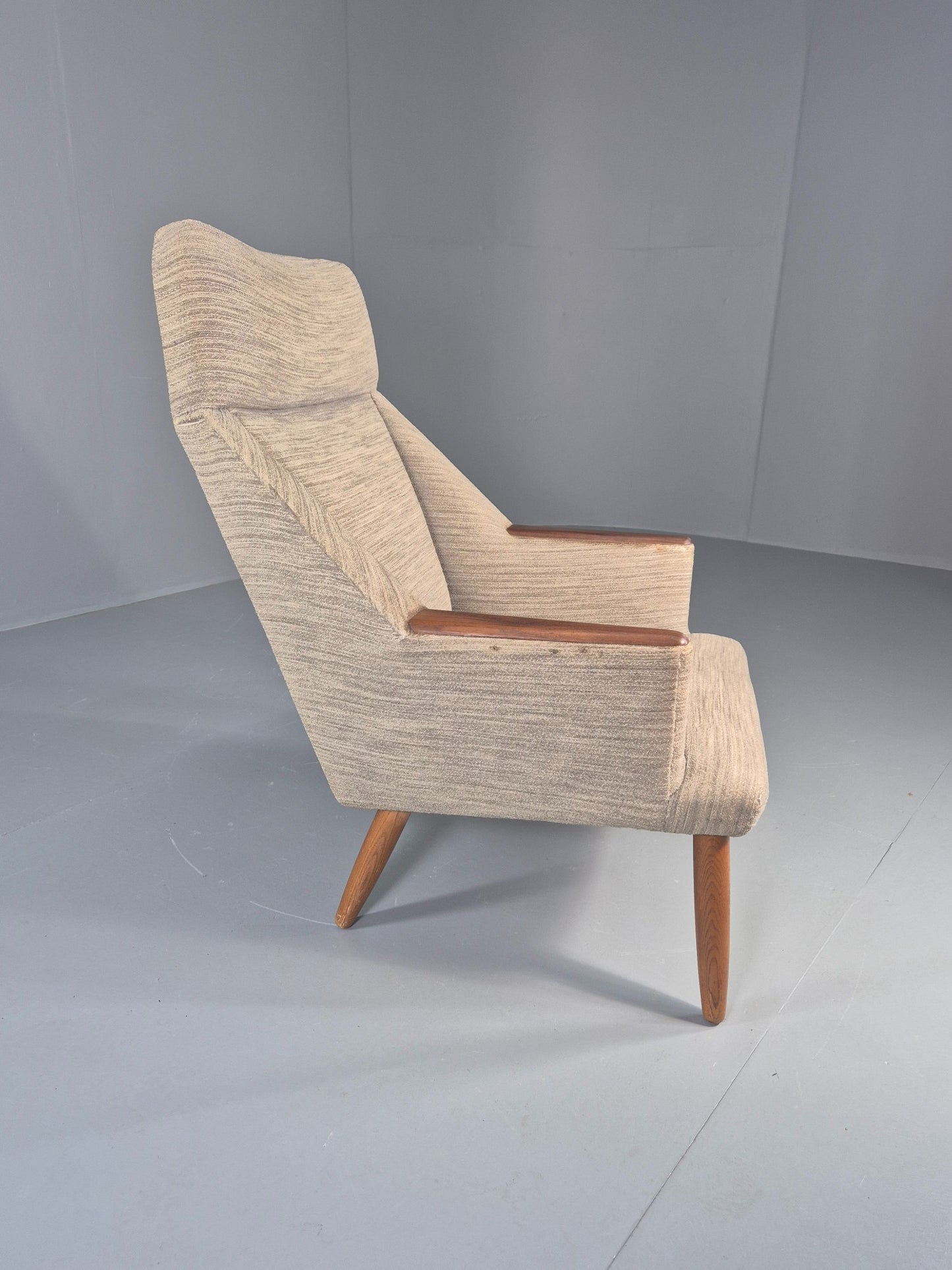 Vintage Mid Century Lounge Chair Danish Design Teak legs and Arms 1950s Retro  EB12320