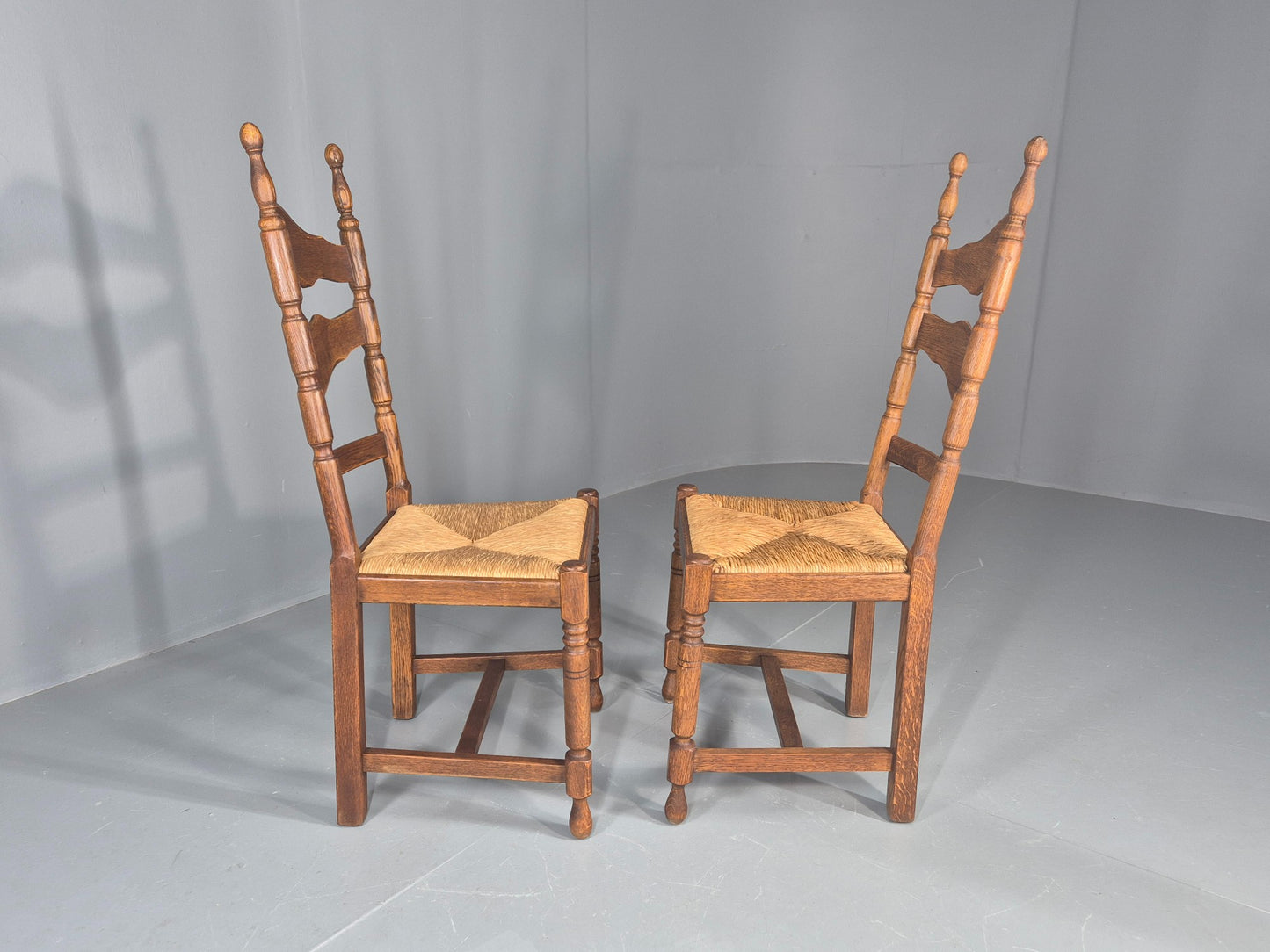 Vintage Spanish Style Country Chairs Rush Seated Oak Frames EB11951