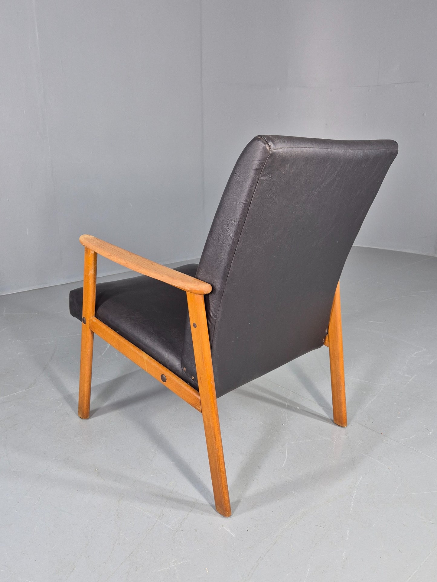 Vintage Teak Mid Century Lounge Chair 1960s Retro Black Vinyl  EB12690