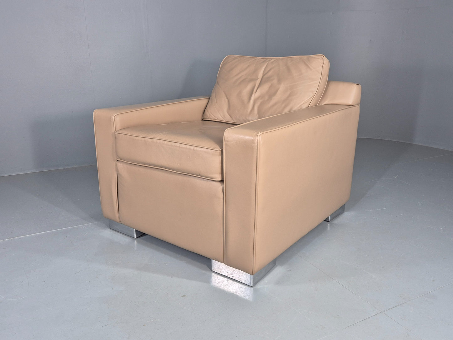 Vintage Leather Cube Chair Moores Interiors Bespoke Build Quality EB11997