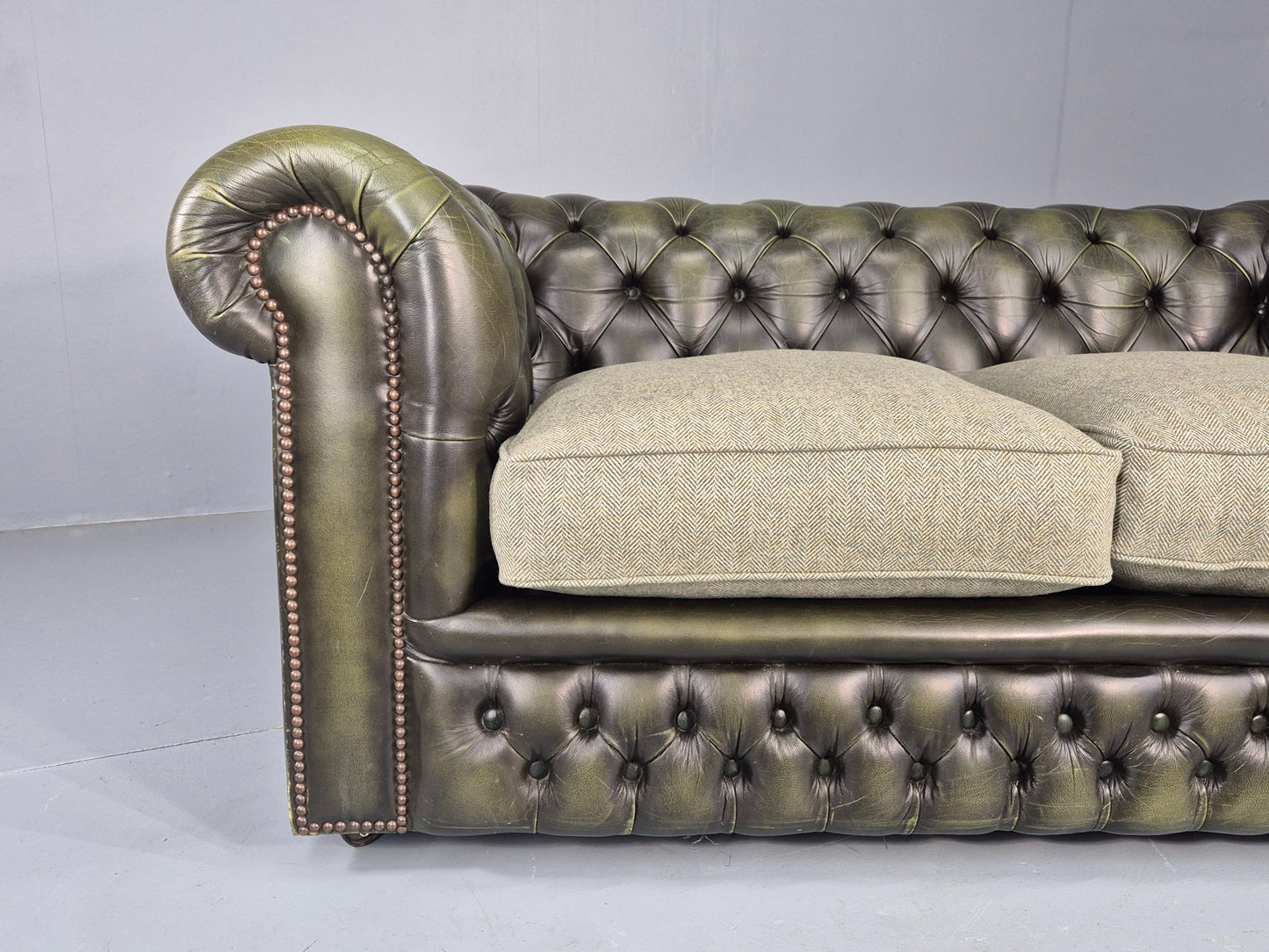 Vintage 2 Seater Sofa Green Chesterfield New Cushions Classic  EB11937