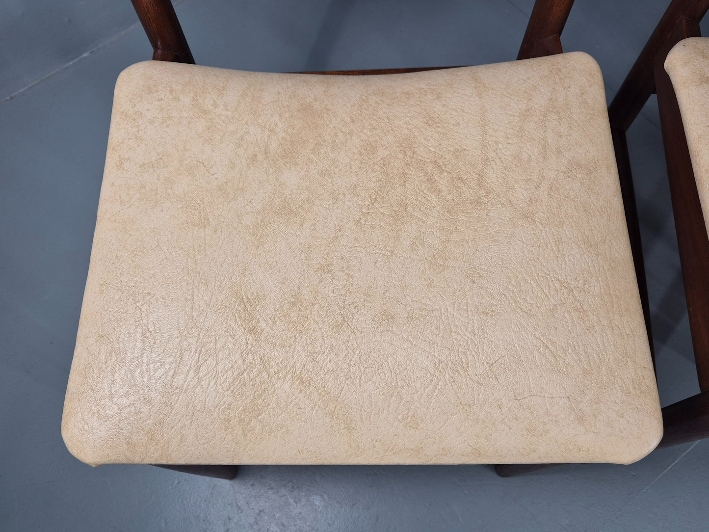 4 Vintage Scandart Dining Chairs Cream Vinyl Teak Frame 1960s MCM Retro EB12188