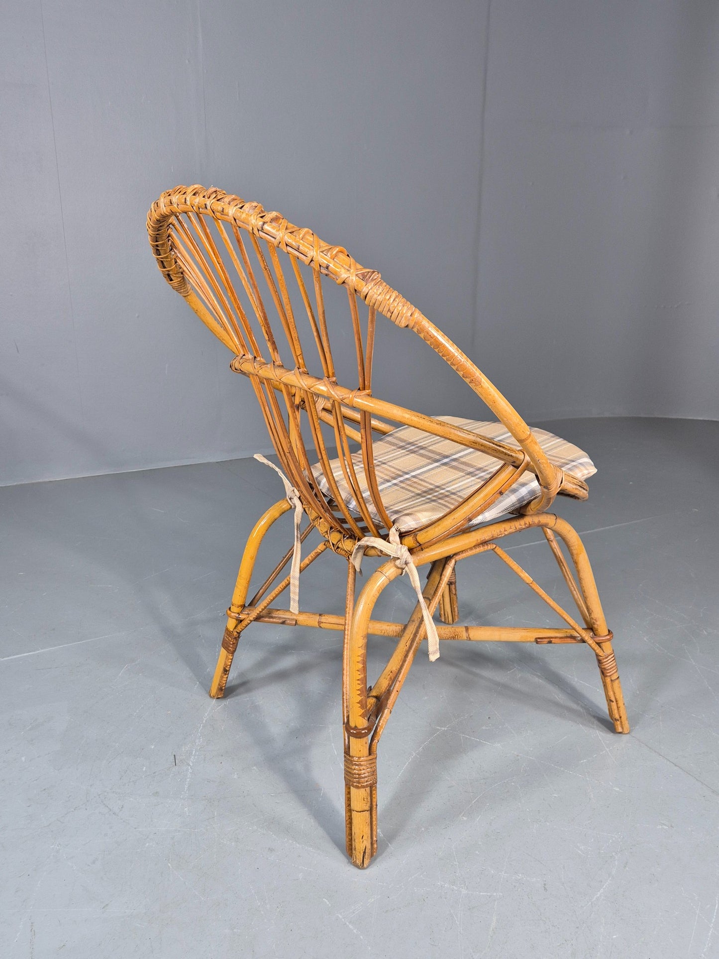 Vintage 1960s Cane Circle Tub Chair Tartan Cushion Retro EB10635
