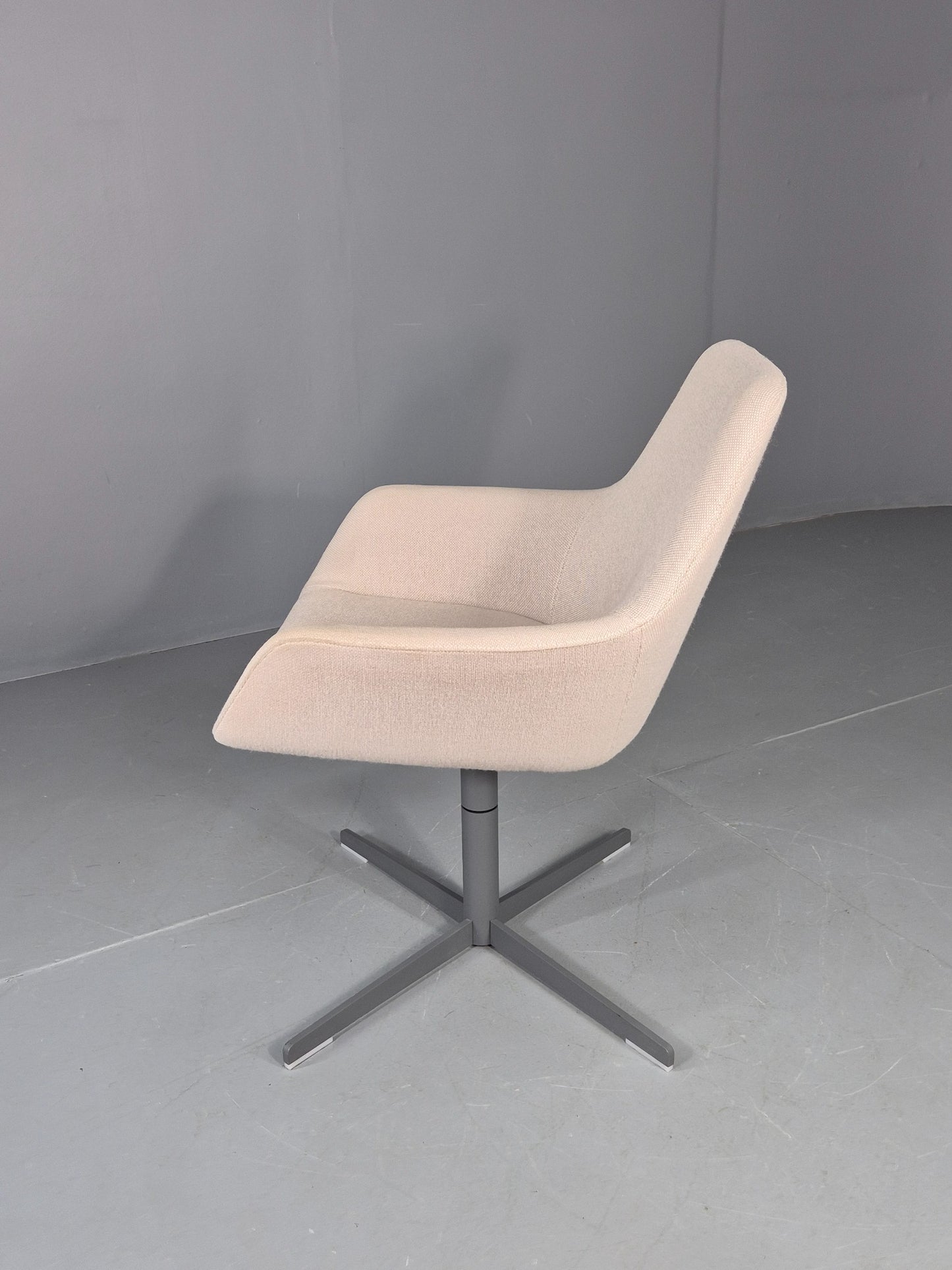 Vintage Swivel Tub Chair Hitch Mylius Modern Design Retro Cream EB12850