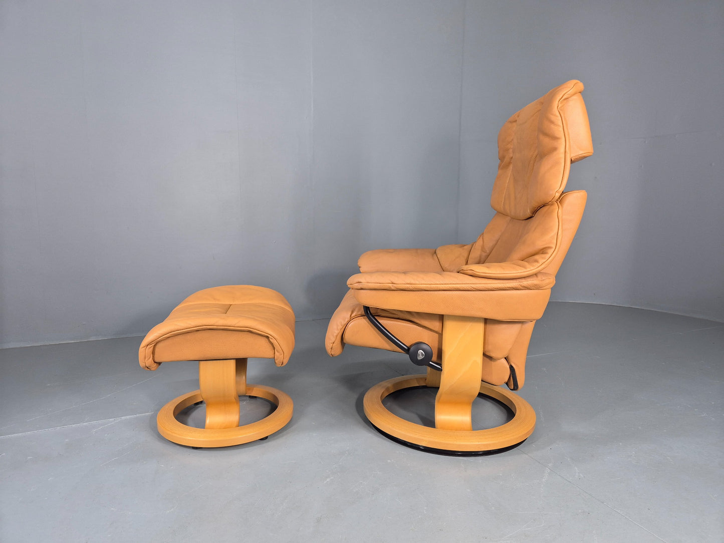 Vintage Stressless Reno Armchair with Matching Footstool Swivel Recline EB12589