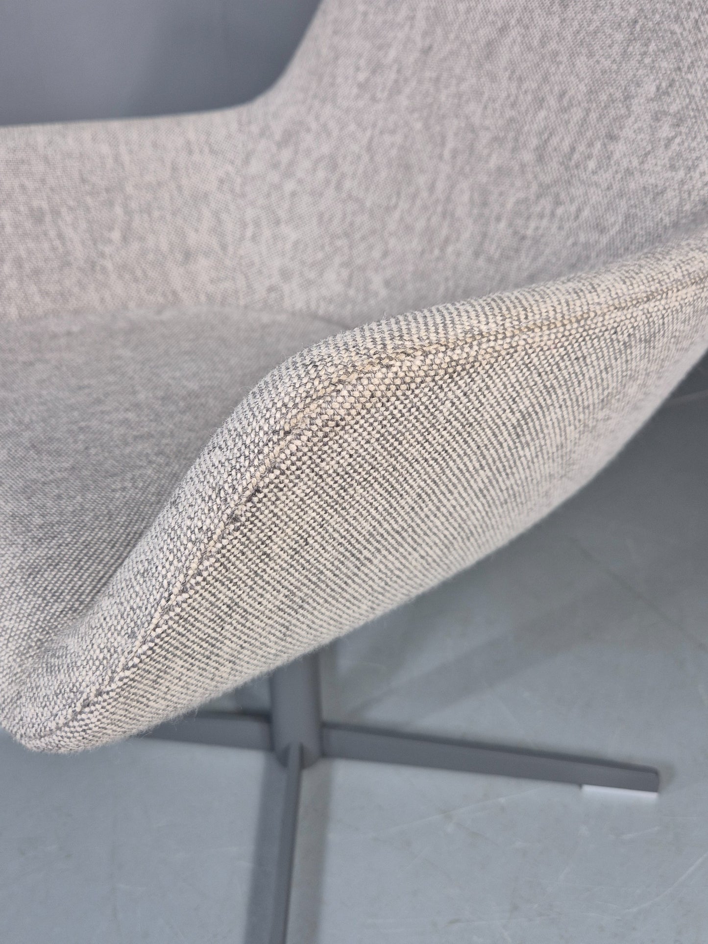 Vintage Swivel Tub Chair Hitch Mylius Modern Design Retro Cream  EB12843