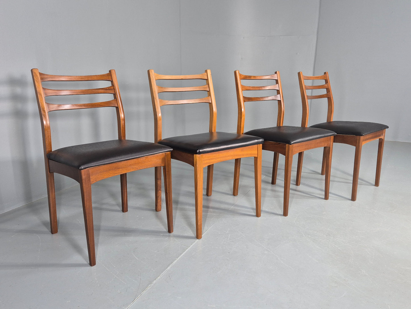4 Vintage Teak Dining Chairs 1960s Mid CEntury Retro Black Vinyl EB12189