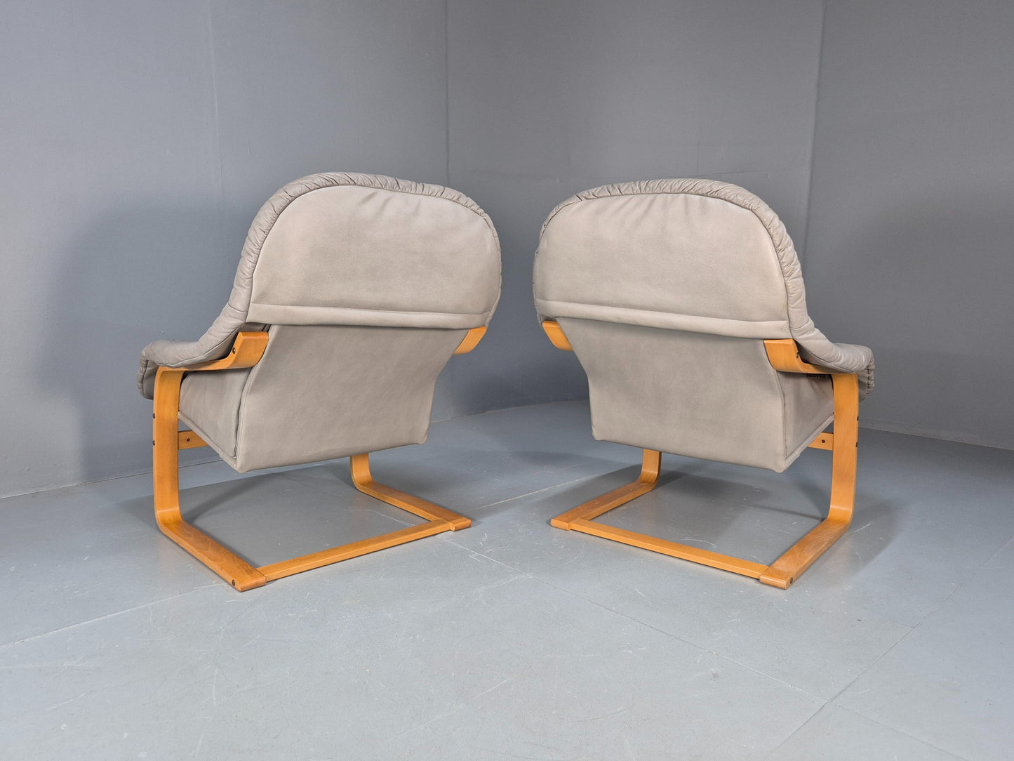 2 Vintage 1980s Leather Lounge Chairs Bentwood Frames Danish Retro MCM EB09253