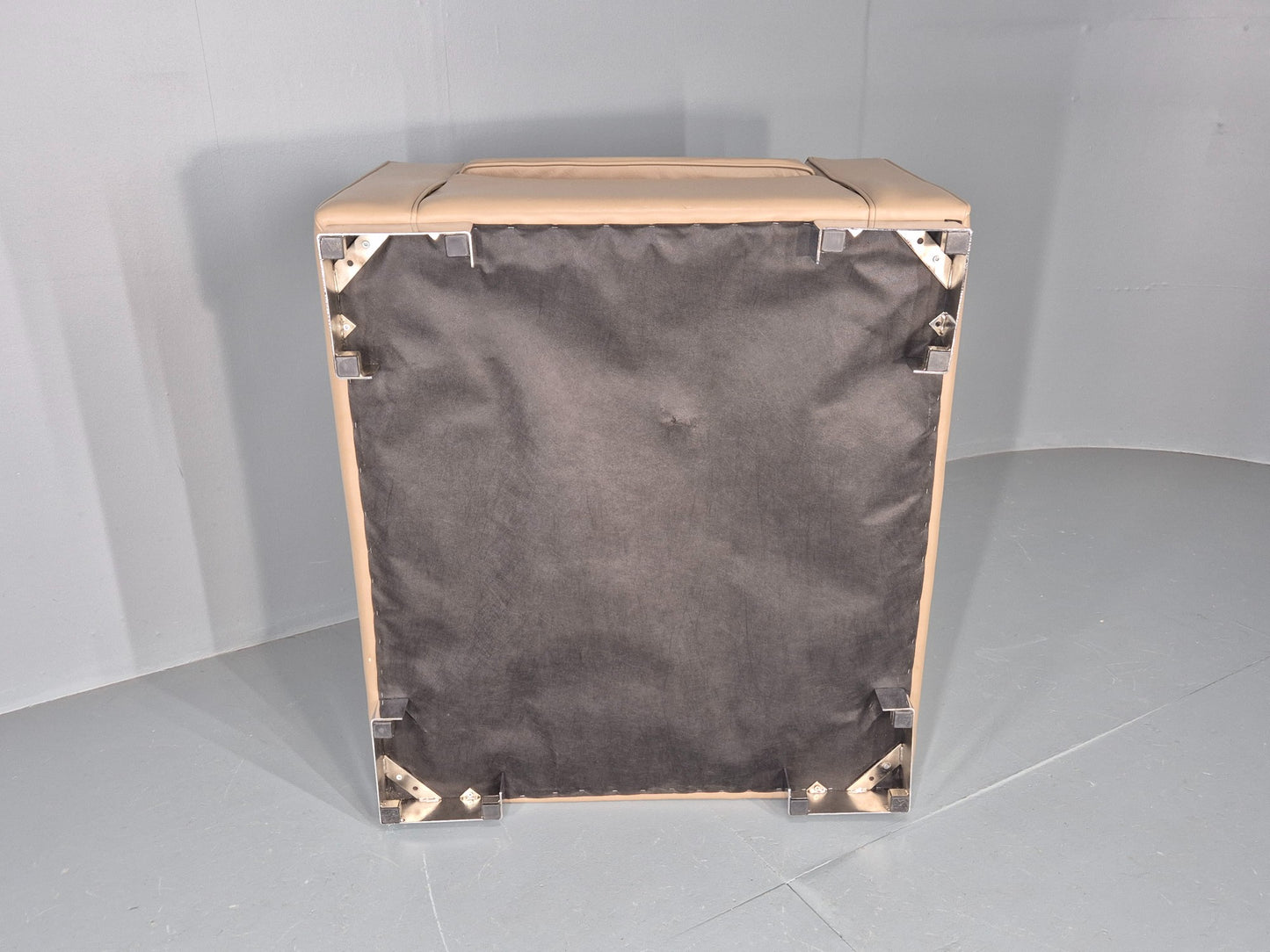 Vintage Leather Cube Chair Moores Interiors Bespoke Build Quality EB11997