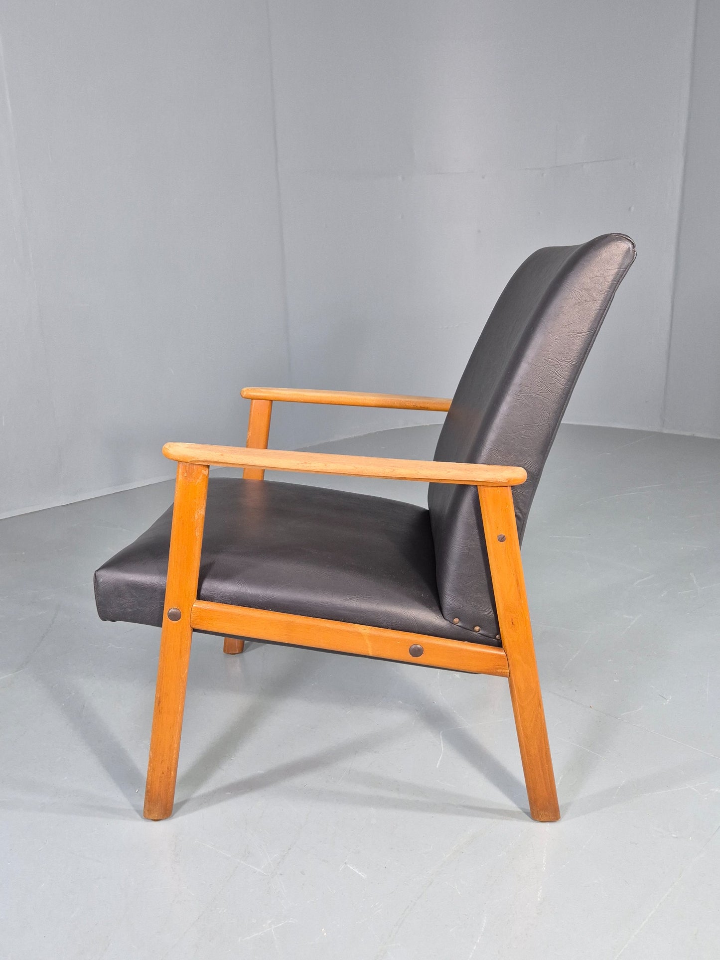 Vintage Teak Mid Century Lounge Chair 1960s Retro Black Vinyl  EB12690