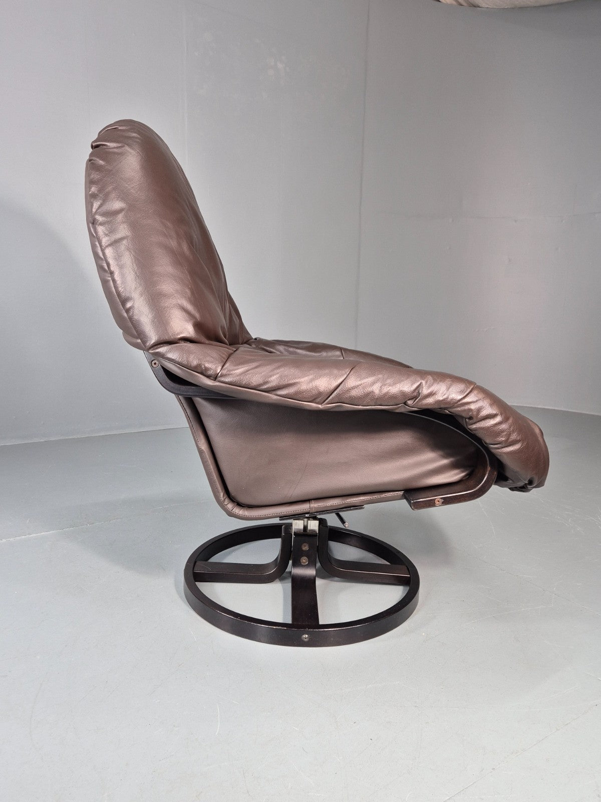Swivel and Rock Bentwood Chair Danish Leather Vinyl  1980s Vintage EB11414 MBEN6