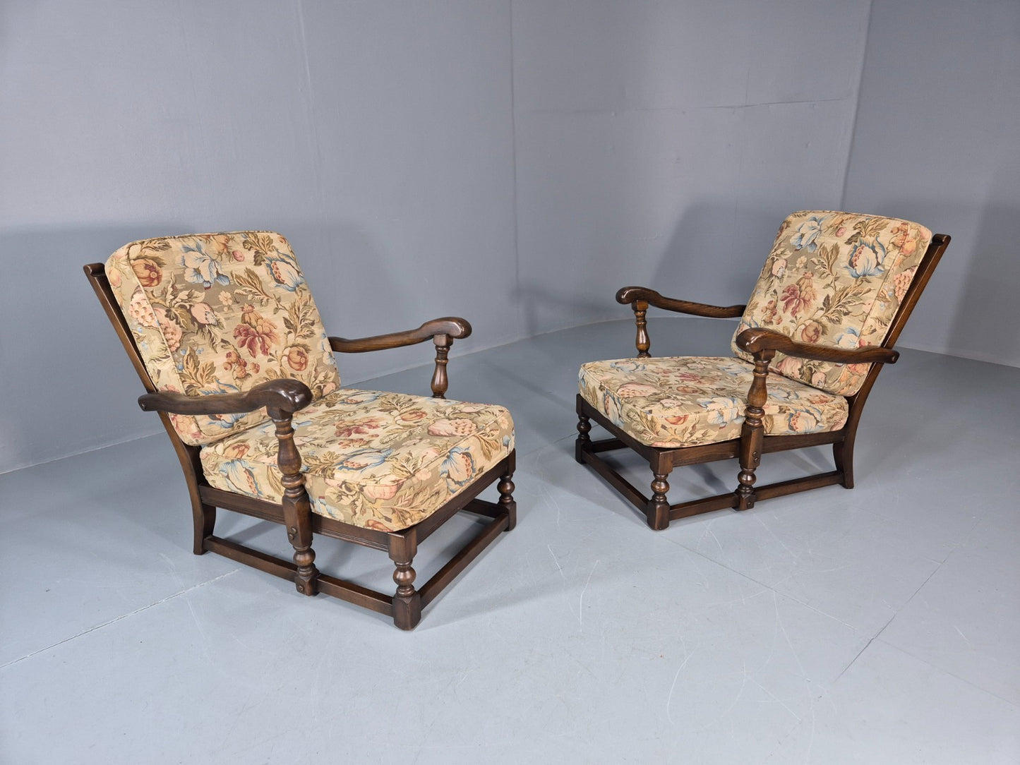 2 Ercol Cloister Lounge Chairs Dark Elm Frame Floral Upholstery 70s EB10987 VCAR16