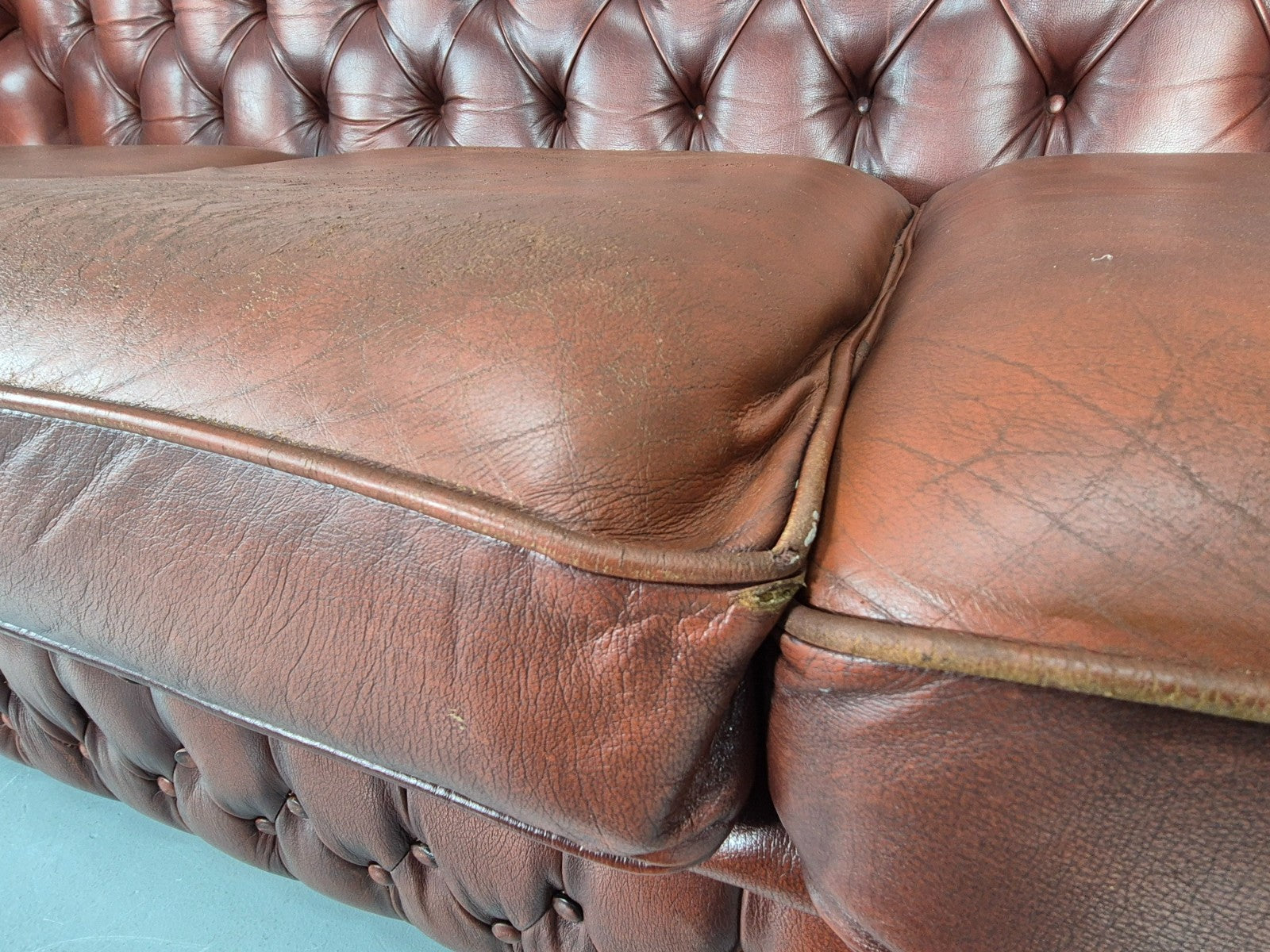 Three Seater Red Leather Chesterfield Quality Version Retro EB11031 VCHE13