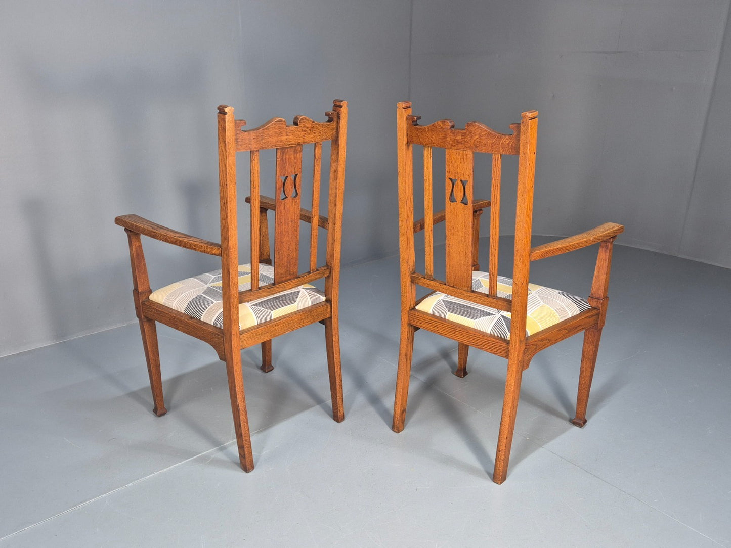 2 Arts and Crafts Elbow Chairs Oak Pierced Splat Ikea Fabric 1920s EB10717 VDIN7