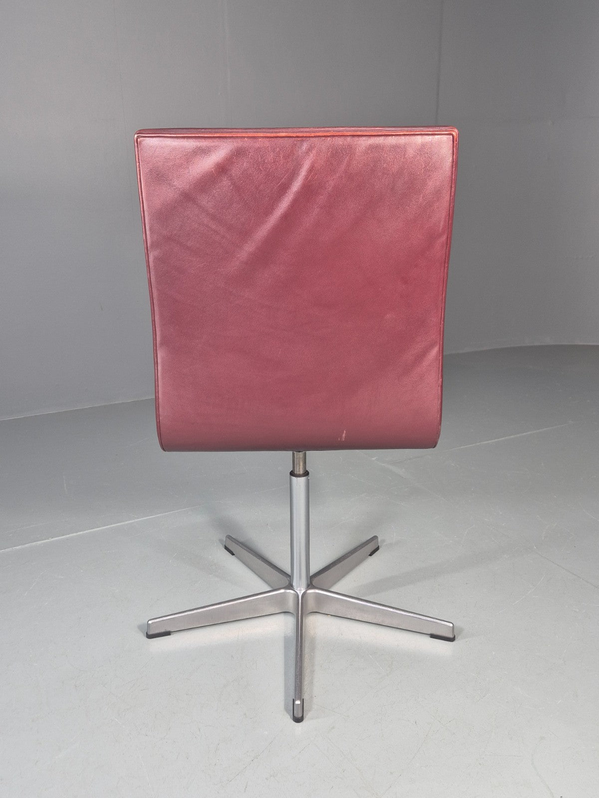 Vintage Fritz Hansen Oxford Chair Arne Jacobsen Design 2004 MCM EB11749 MSWI3