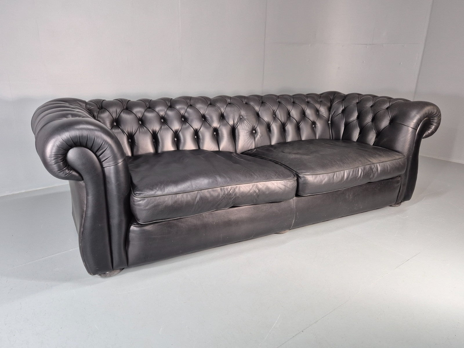 Four Seater Chesterfield Black Leather Feather Cushions Quality EB11229 VCHE0