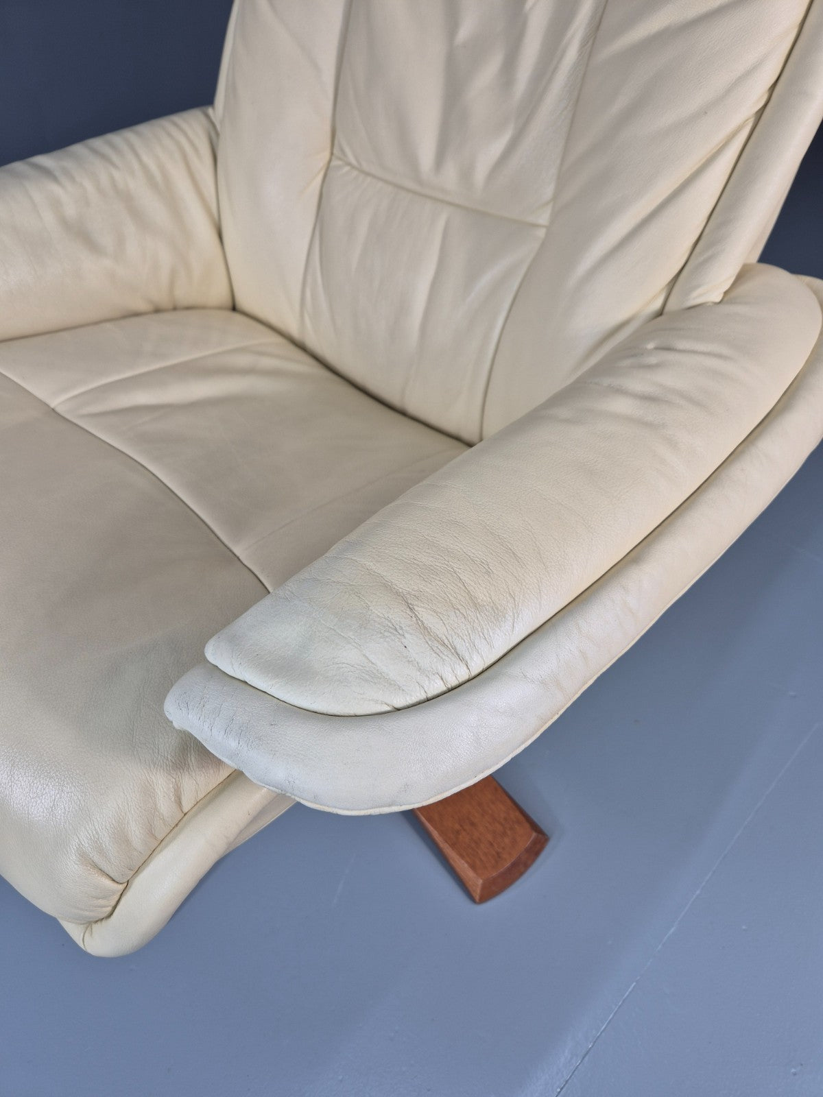 Vintage Swivel Recline Lounge Chair Danish Cream Leather 1990s EB11433 MSWI9