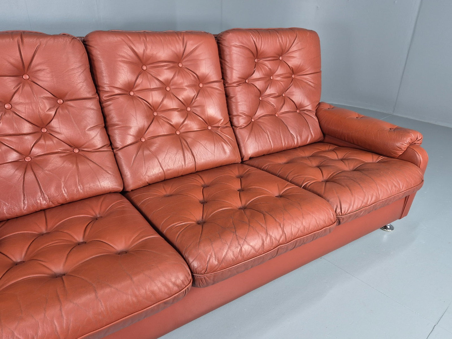 Vintage 3 seat Settee 1970s Retro Danish Red Tan Leather Buttoned EB10555 M3SS4