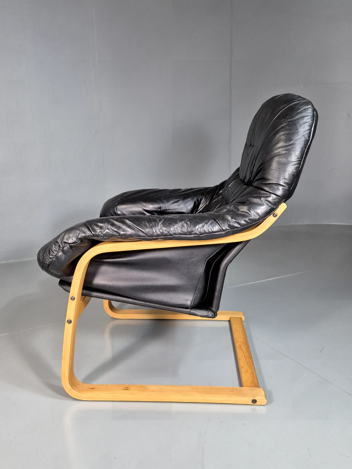 Vintage Danish Lounge Chair Black Leather Bentwood Cantilever Retro EB7229 MBEN6