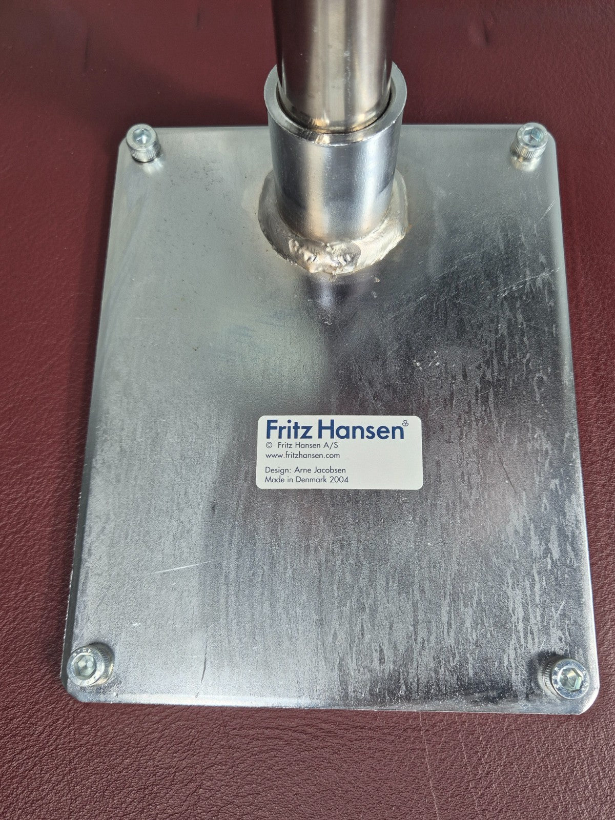 Vintage Fritz Hansen Oxford Chair Arne Jacobsen Design 2004 MCM EB11753 MSWI13