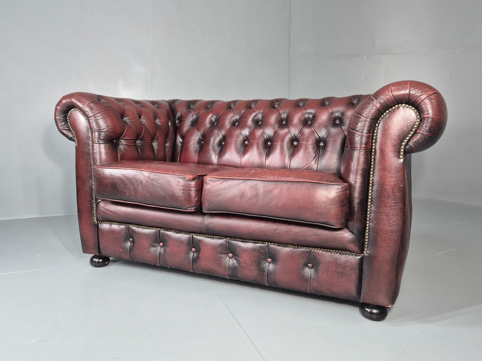 Two Seat Vintage Chesterfield Sofa Red Leather 1980s Retro EB11360 VCHE5