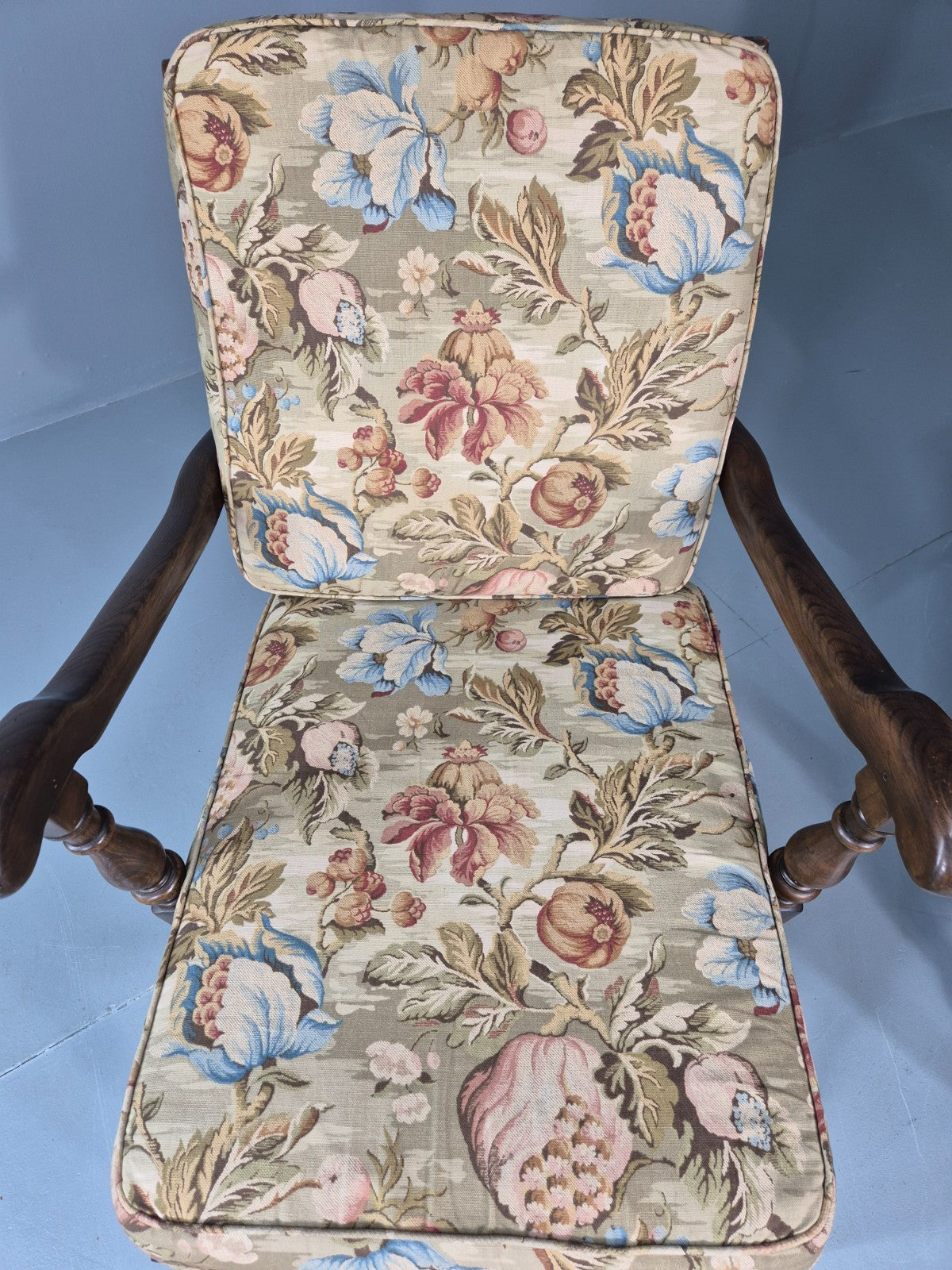 2 Ercol Cloister Lounge Chairs Dark Elm Frame Floral Upholstery 70s EB10987 VCAR18