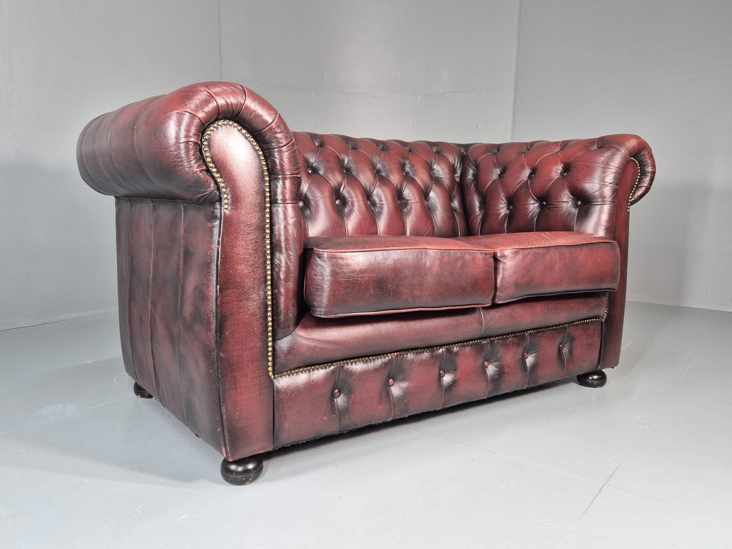 Two Seat Vintage Chesterfield Sofa Red Leather 1980s Retro EB11360 VCHE2
