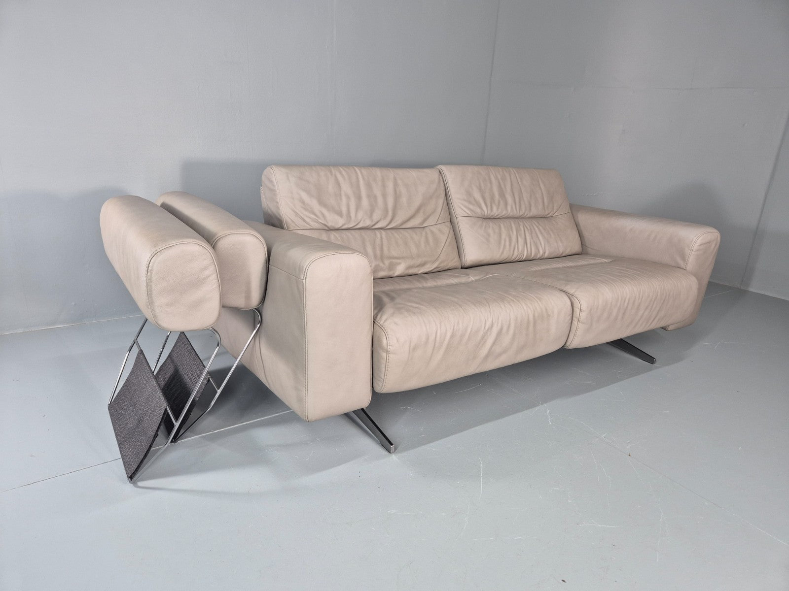Stressless Stella 2 Seat Settee In Grey Leather Modern Ekornes EB11474 MDIN10