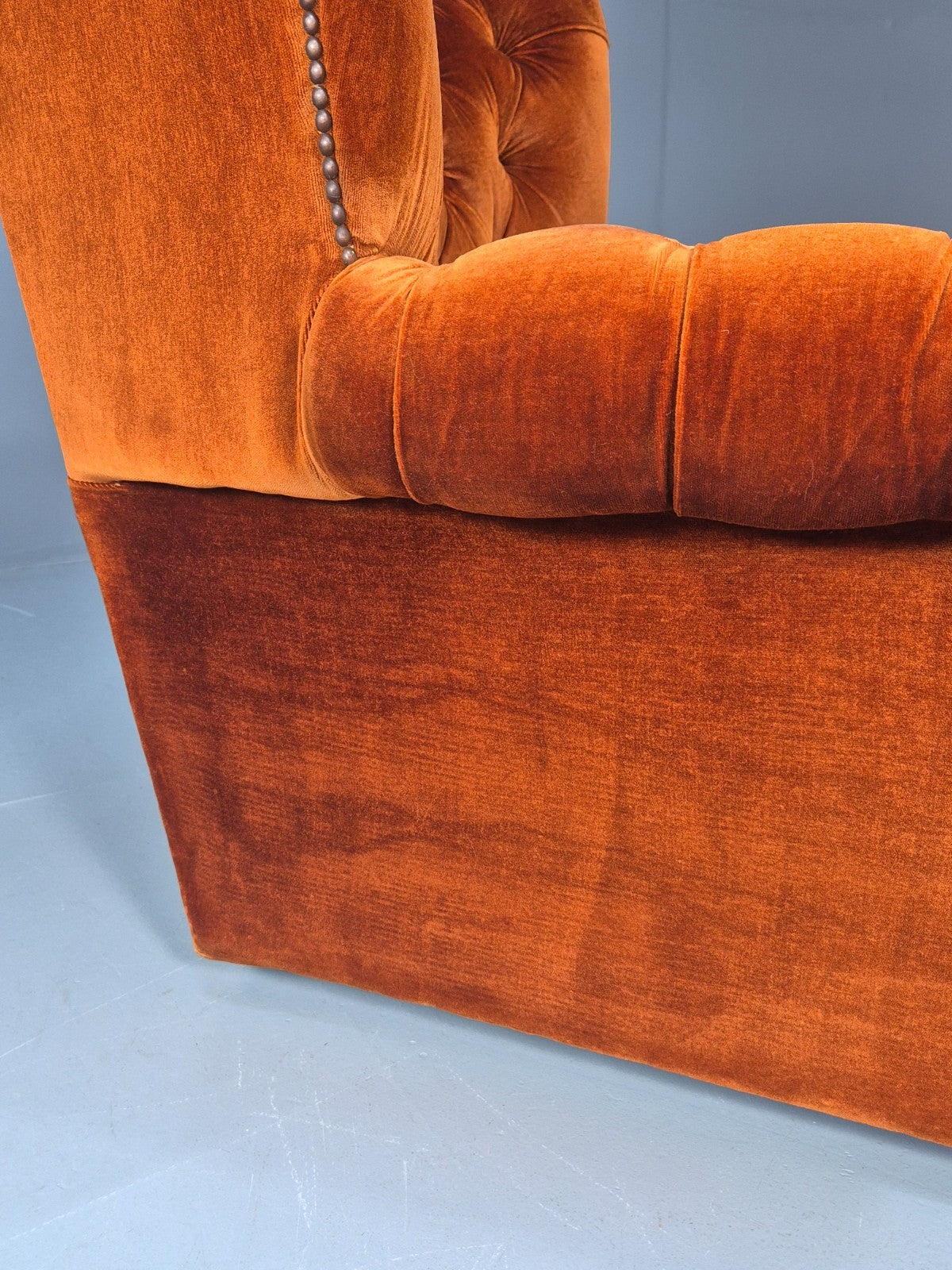 1970s Buttoned Wing Back Lounge Chair Burnt Orange Velour Retro EB10630 MNOR12