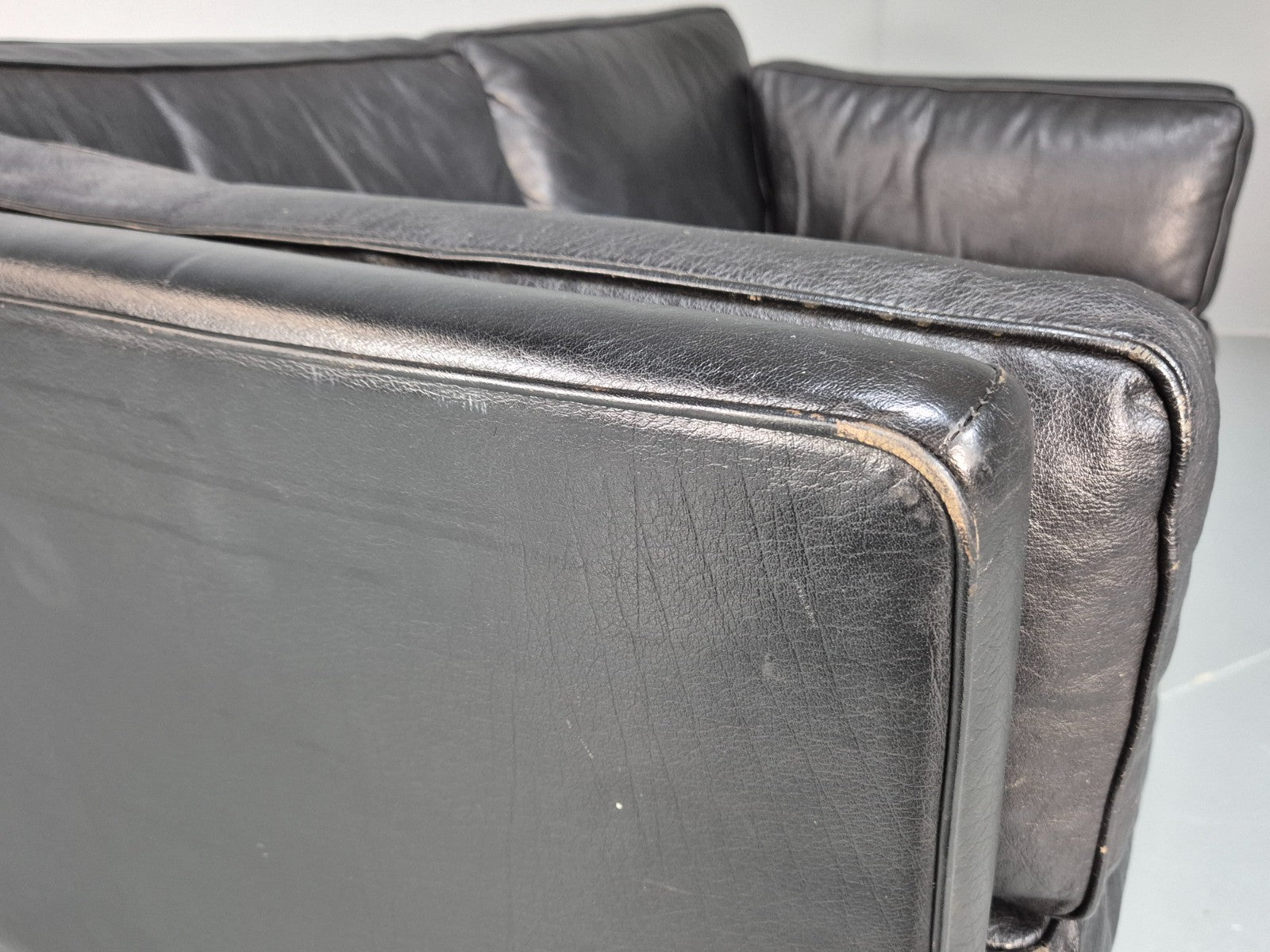 Retro Danish Two Seater Sofa Danish Black Leather 1980s MCM EB10120 M2SS12