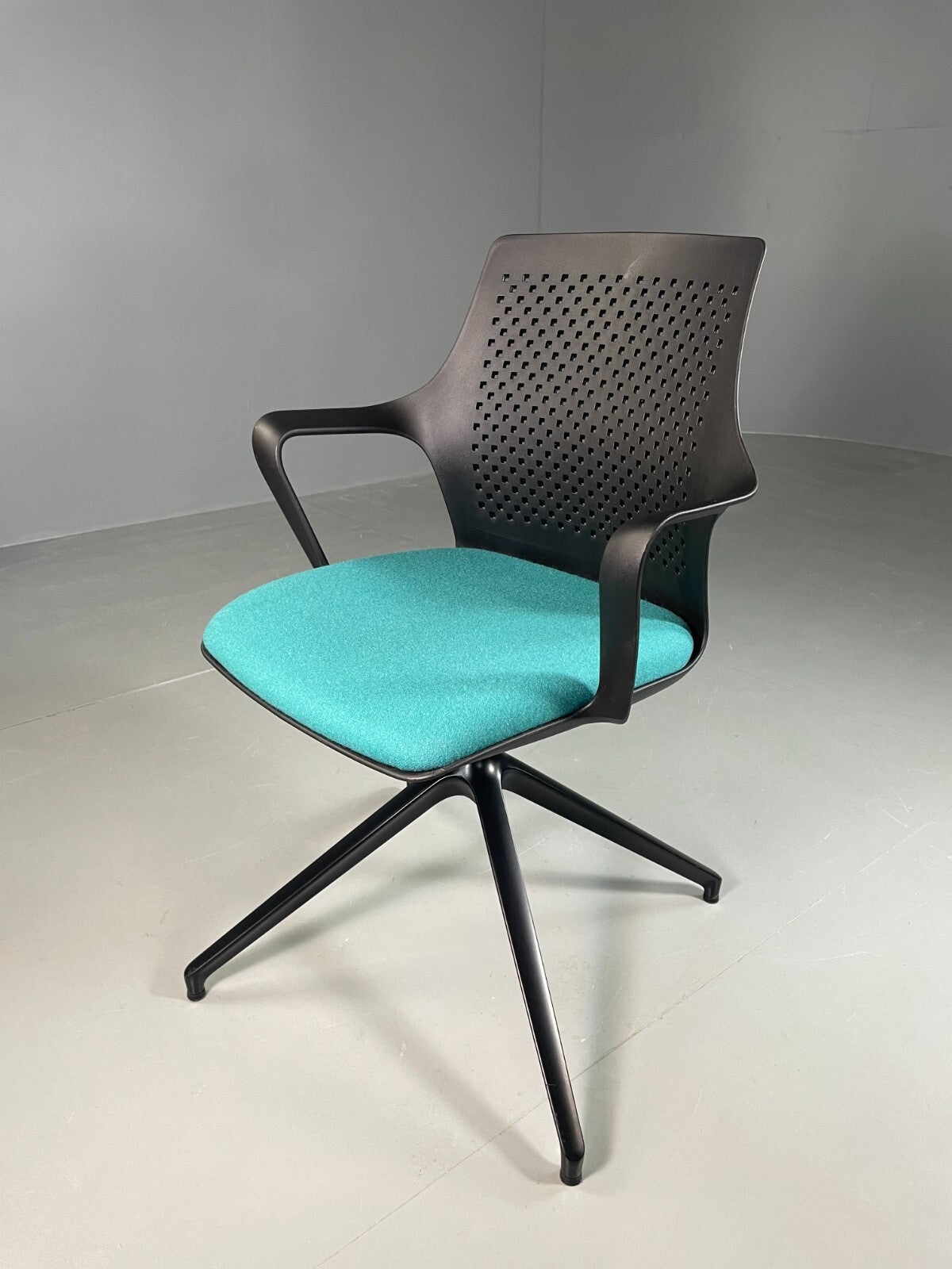 Vintage Desk Chair Turquoise Black Plastic Calibre Mint 401 EB6830 MSWI0