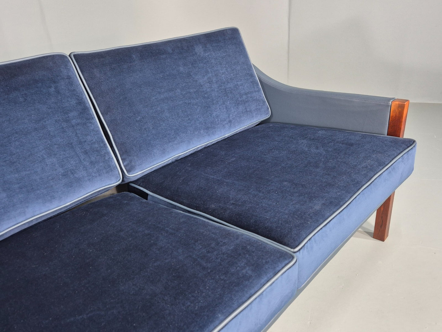 Vntage 2 Seater Sofa Danish Erik Jorgensen New Leather Upholstery  EB11927 M2SS4