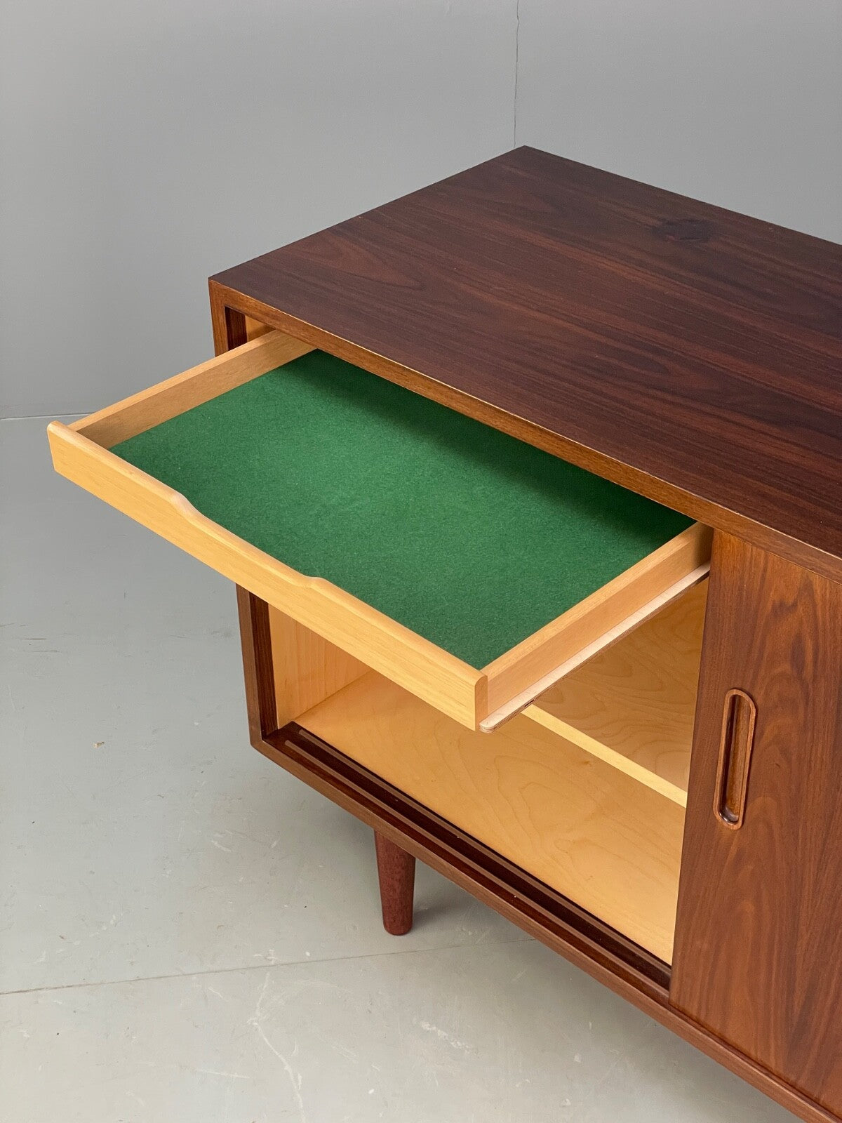 Vintage Danish Compact Sideboard By Hundevad Shelving Retro 1970s EB9442 MWOO - UKDK FURNITURE